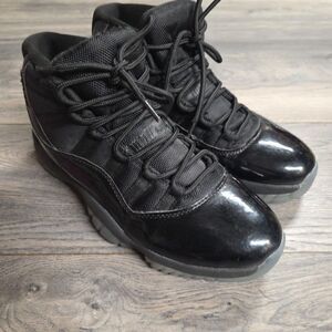 Air Jordan 11 Retro Cap and Gown Triple Black 2018 378037-005 Size 8.5